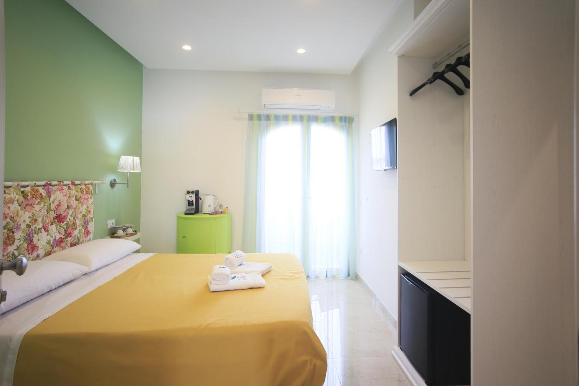 Villa Del Gaudio Rooms & Apartments Castellammare di Stabia Exterior photo