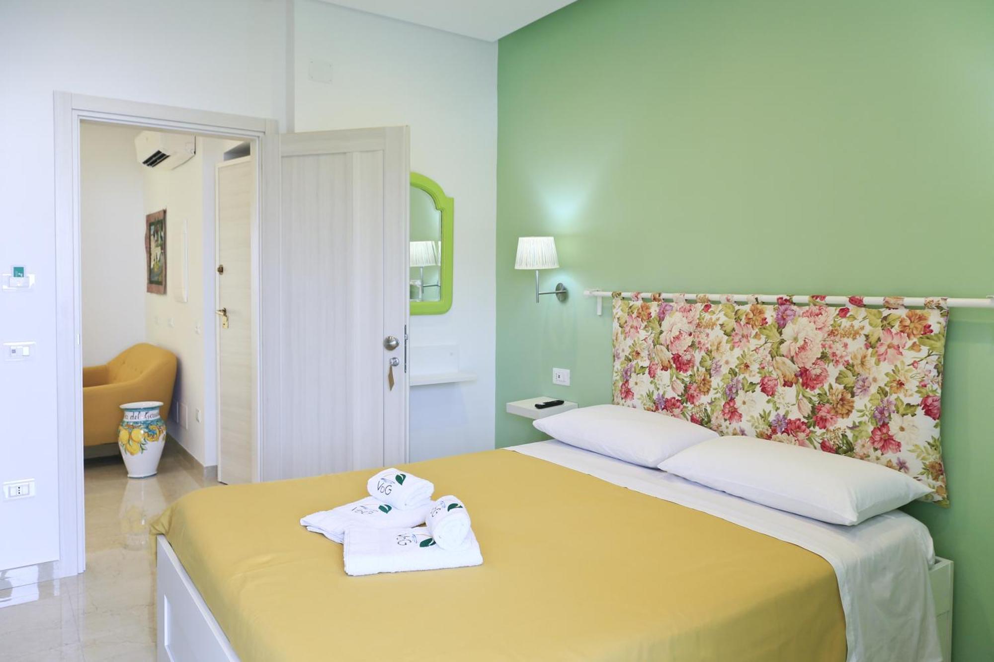 Villa Del Gaudio Rooms & Apartments Castellammare di Stabia Exterior photo